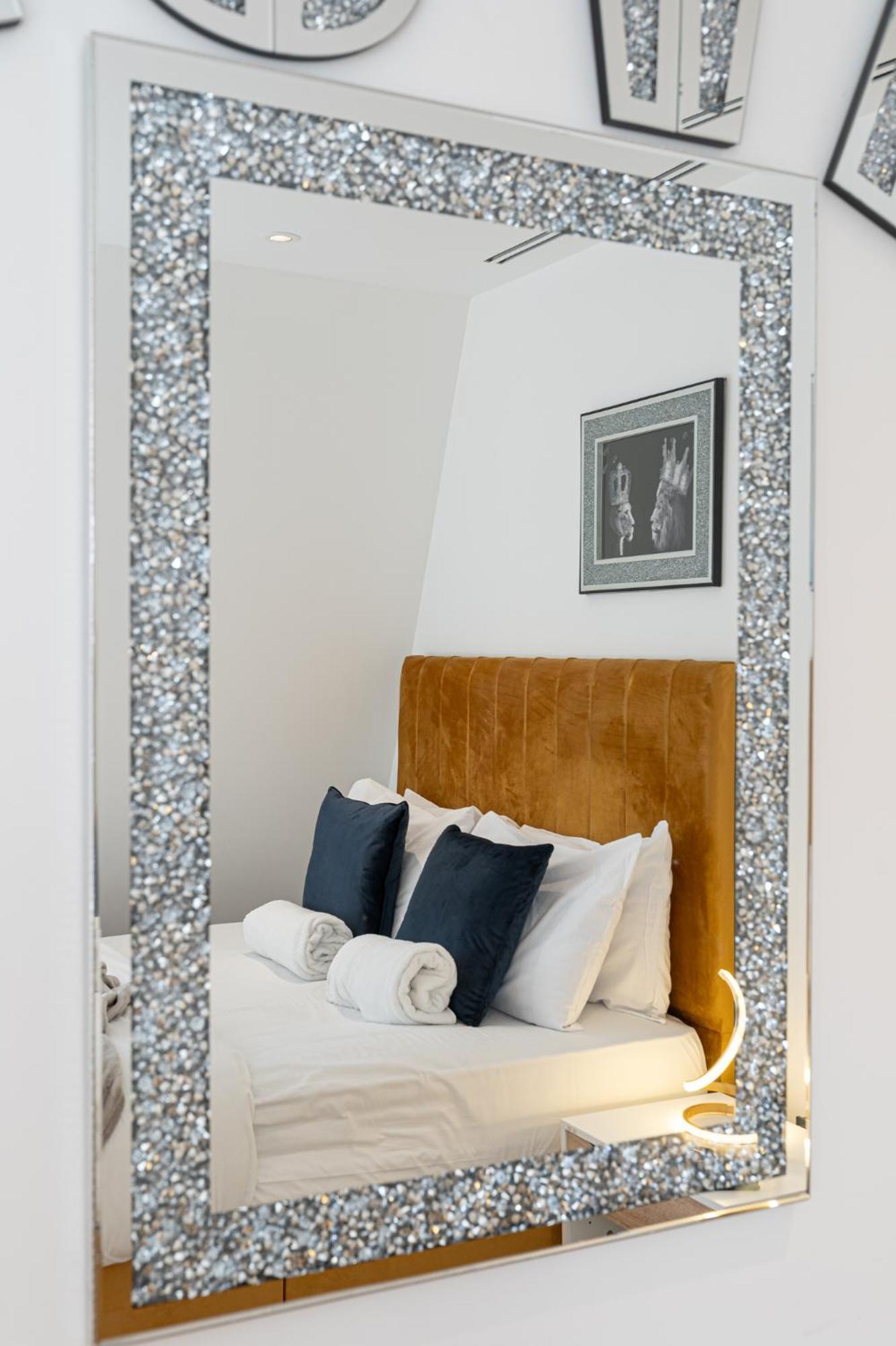 Stunning 1-Bedroom Penthouse In Marble Arch 72 런던 외부 사진
