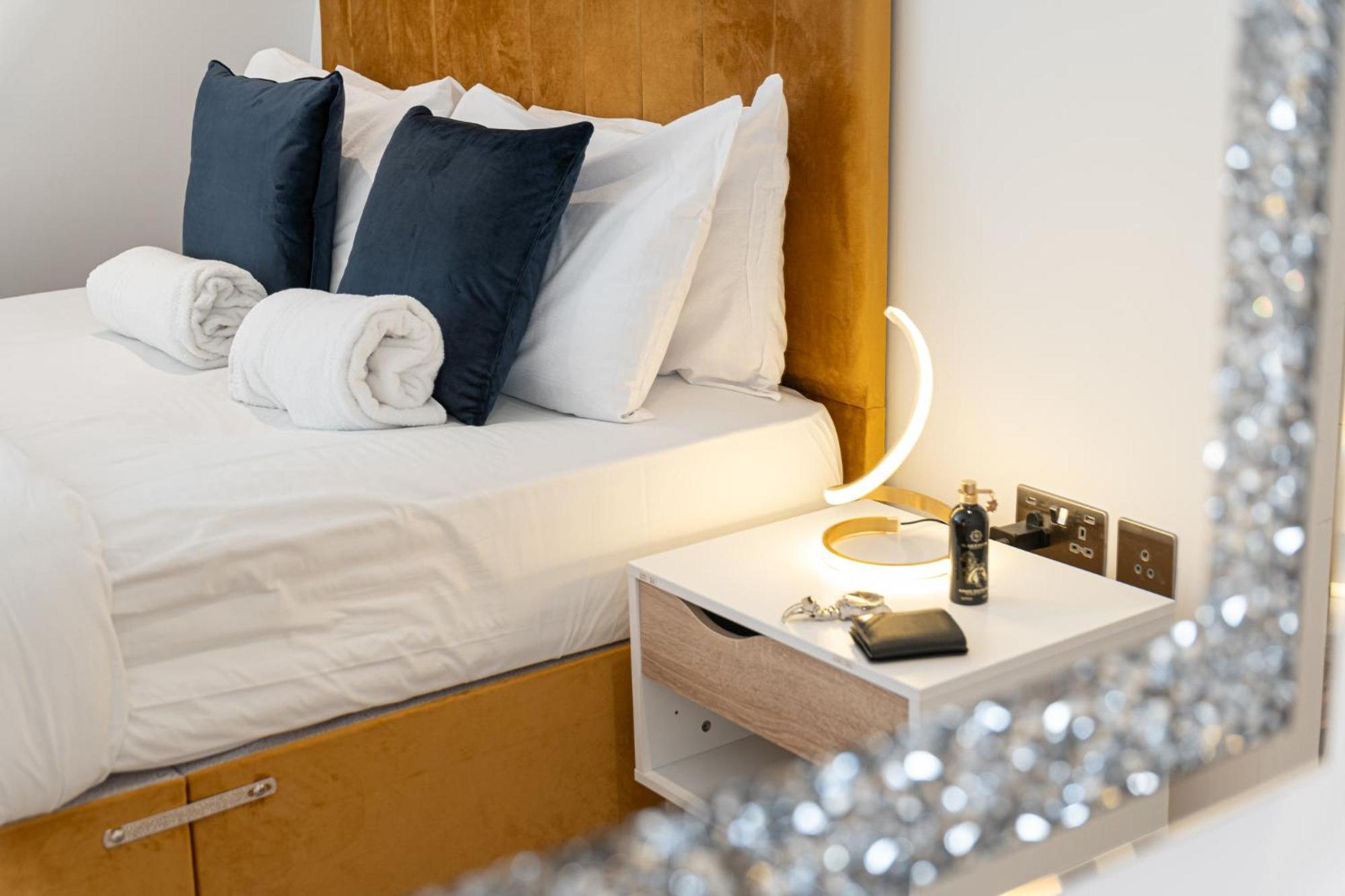 Stunning 1-Bedroom Penthouse In Marble Arch 72 런던 외부 사진