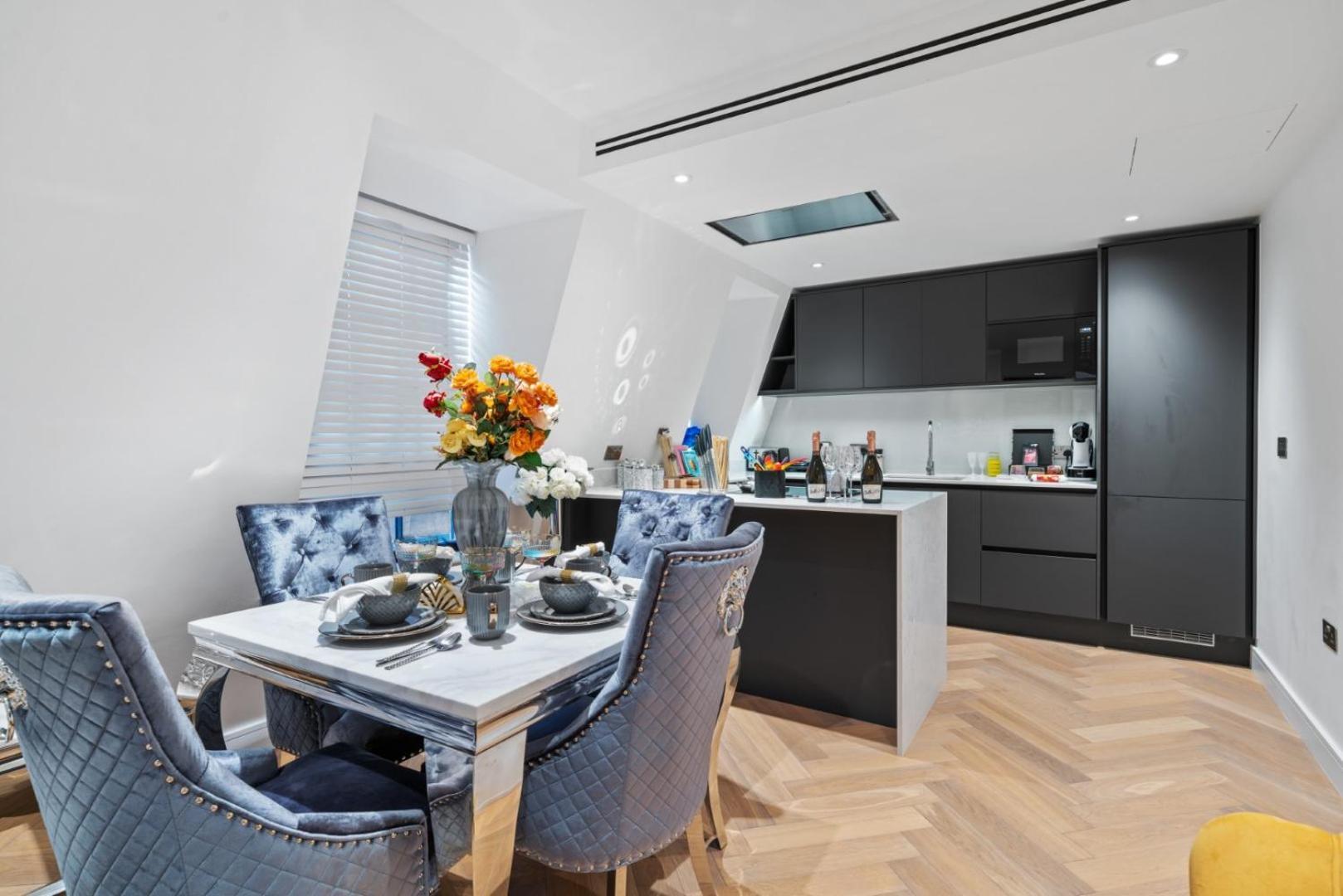 Stunning 1-Bedroom Penthouse In Marble Arch 72 런던 외부 사진