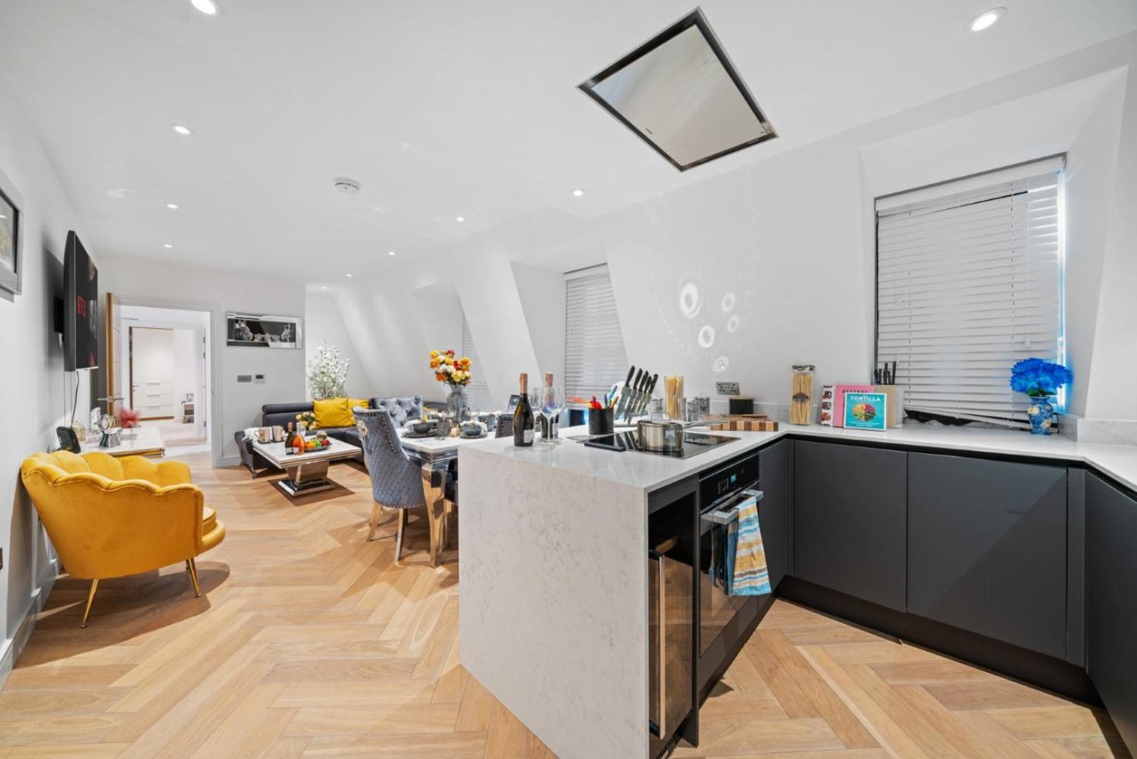Stunning 1-Bedroom Penthouse In Marble Arch 72 런던 외부 사진